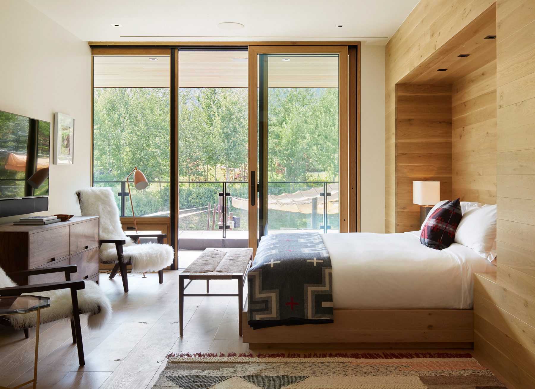 Aira Suite - Overview of Bedroom