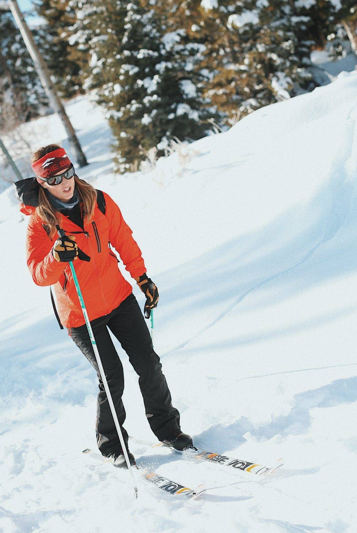 woman skiing